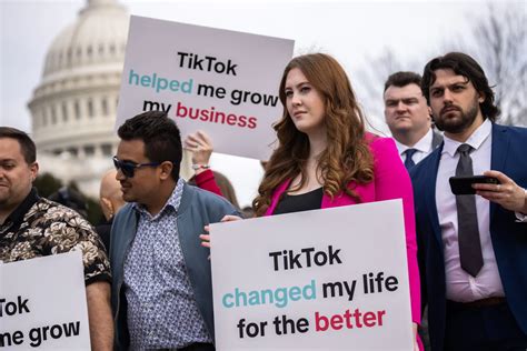 tikpotn|Oracle warns investors of 'sizable' revenue hit from TikTok ban.